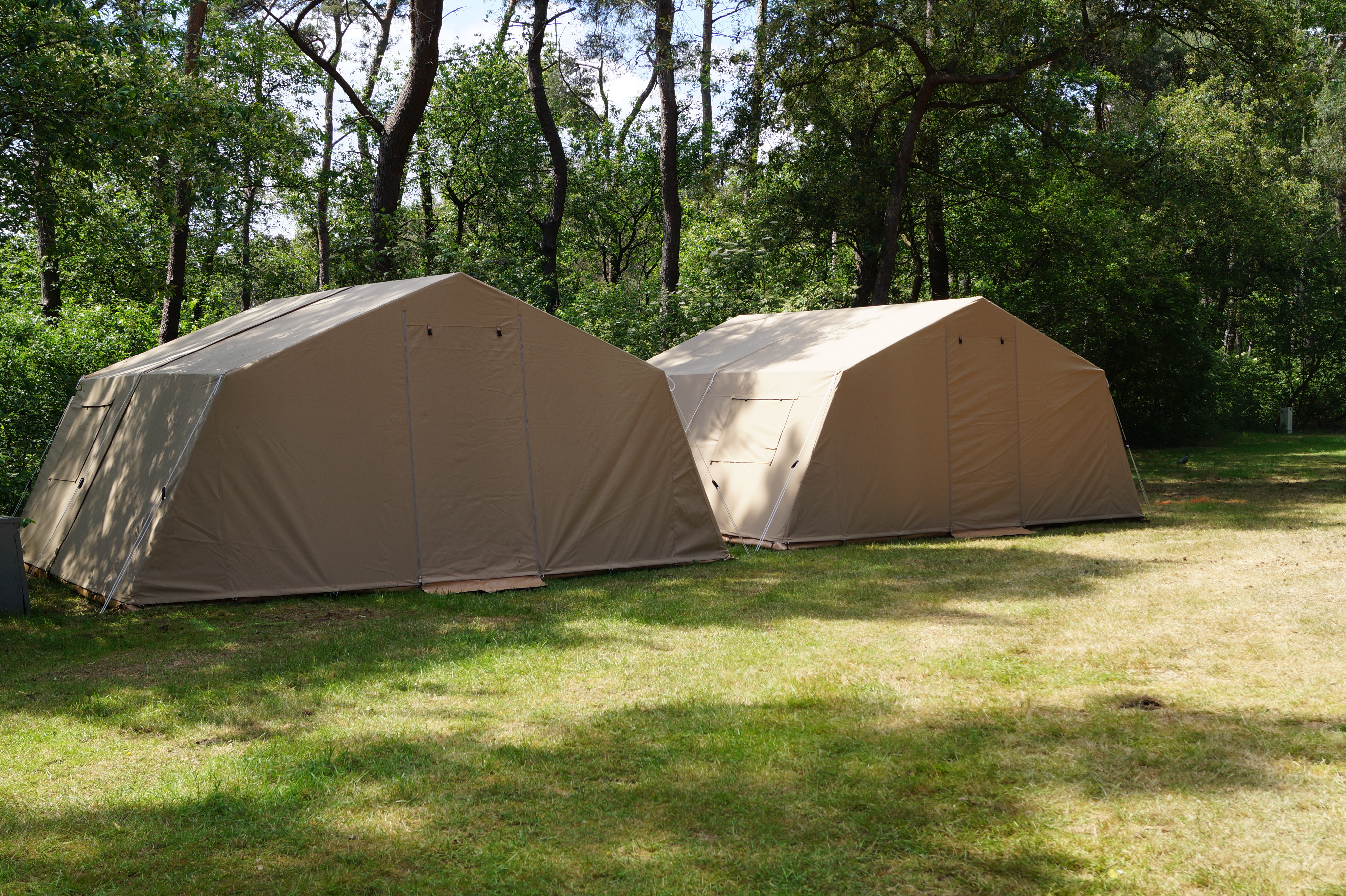 Kapitent: dé specialist in beddenverhuur, tentenverhuur en chalets - grote tenten huren